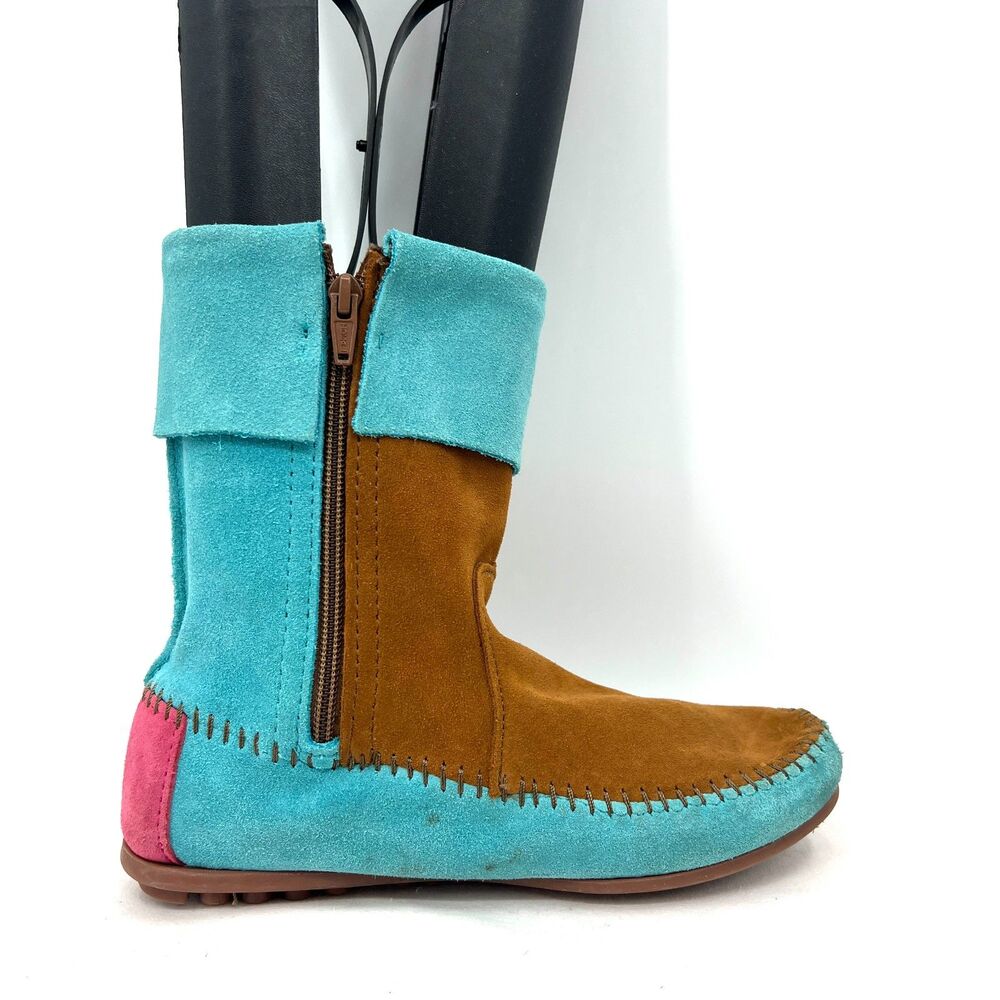 Minnetonka Stranger Things Suede Moccasin Boots Turquoise Pink Fringe Womens 6.5